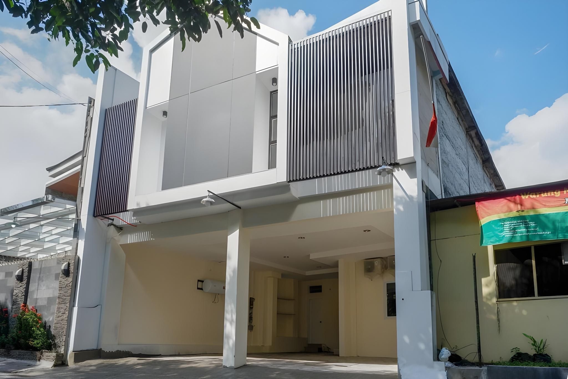 เรดดอร์ซ ใกล้กับอัมบาร์รุกโม พลาซา มอลล์ (RedDoorz near Ambarrukmo Plaza Mall)0
