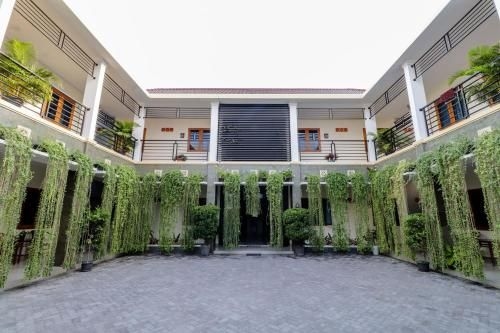 แคทารีนา ฟีเมล เรสซิเดนซ์ (Khatarina Female Residence)3