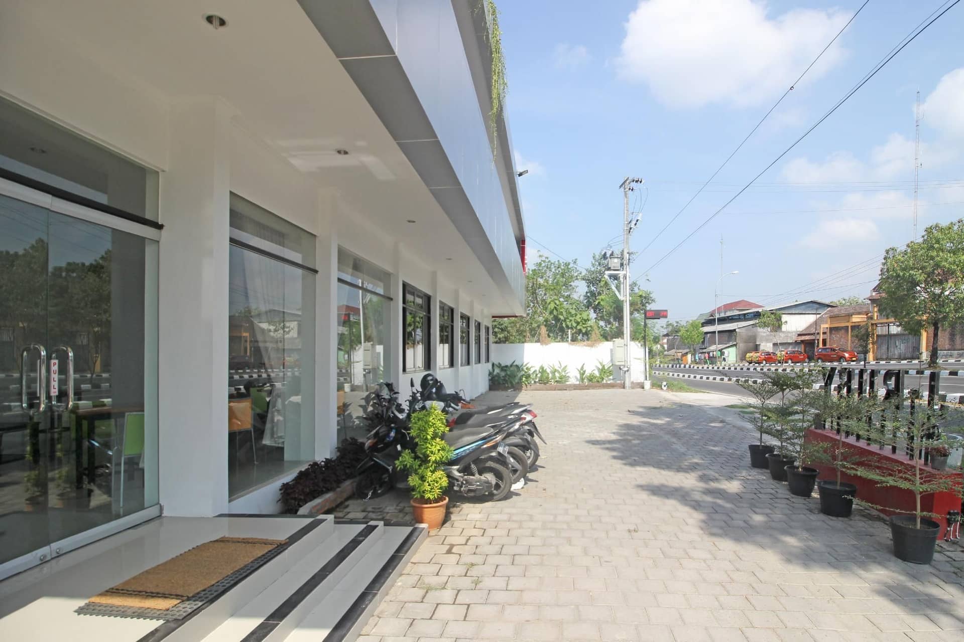 RedDoorz @ Jalan Ringroad Selatan RedDoorz @ Jalan Ringroad Selatan