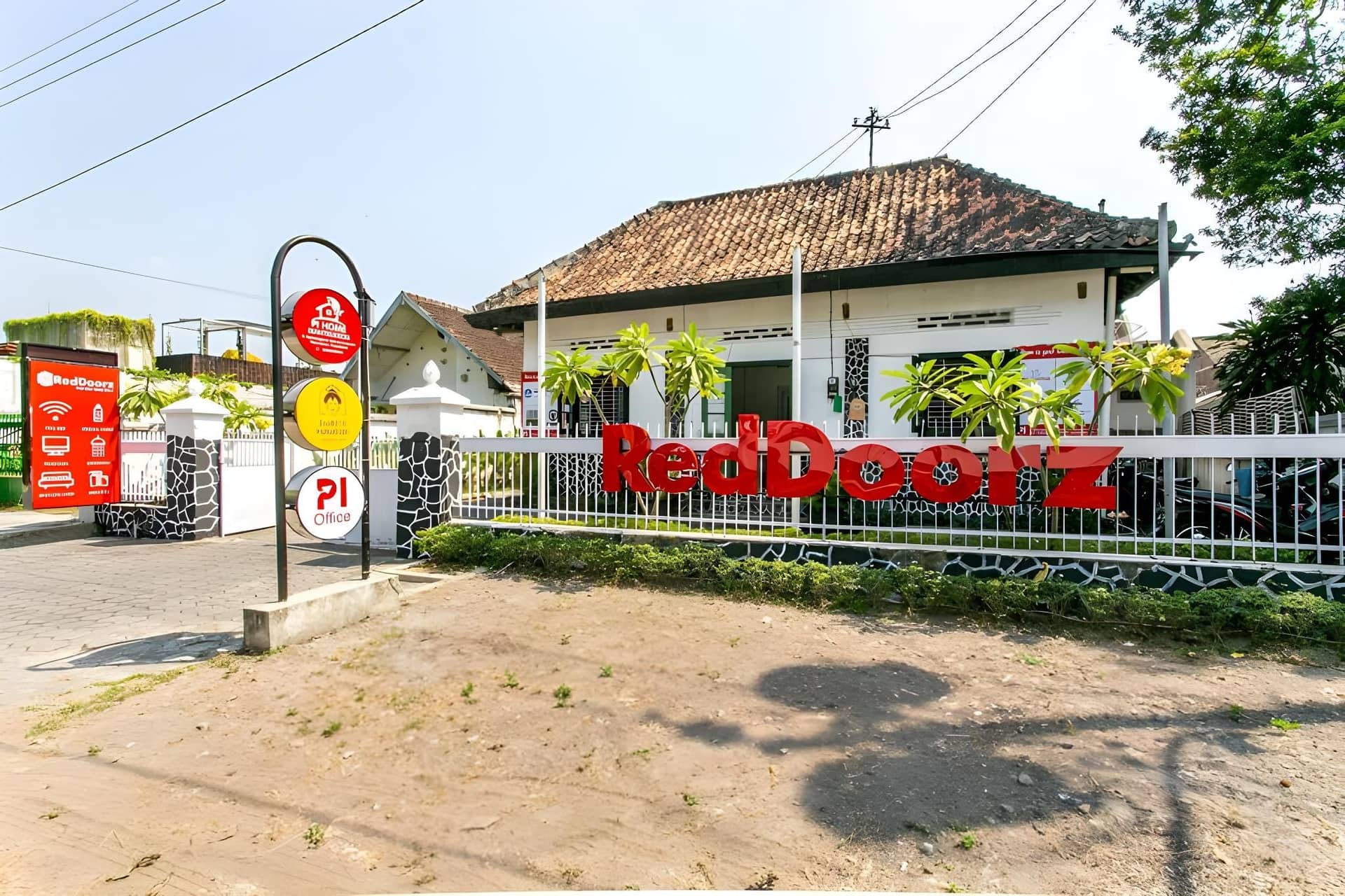 RedDoorz Plus near Taman Sari 2 RedDoorz Plus near Taman Sari 2