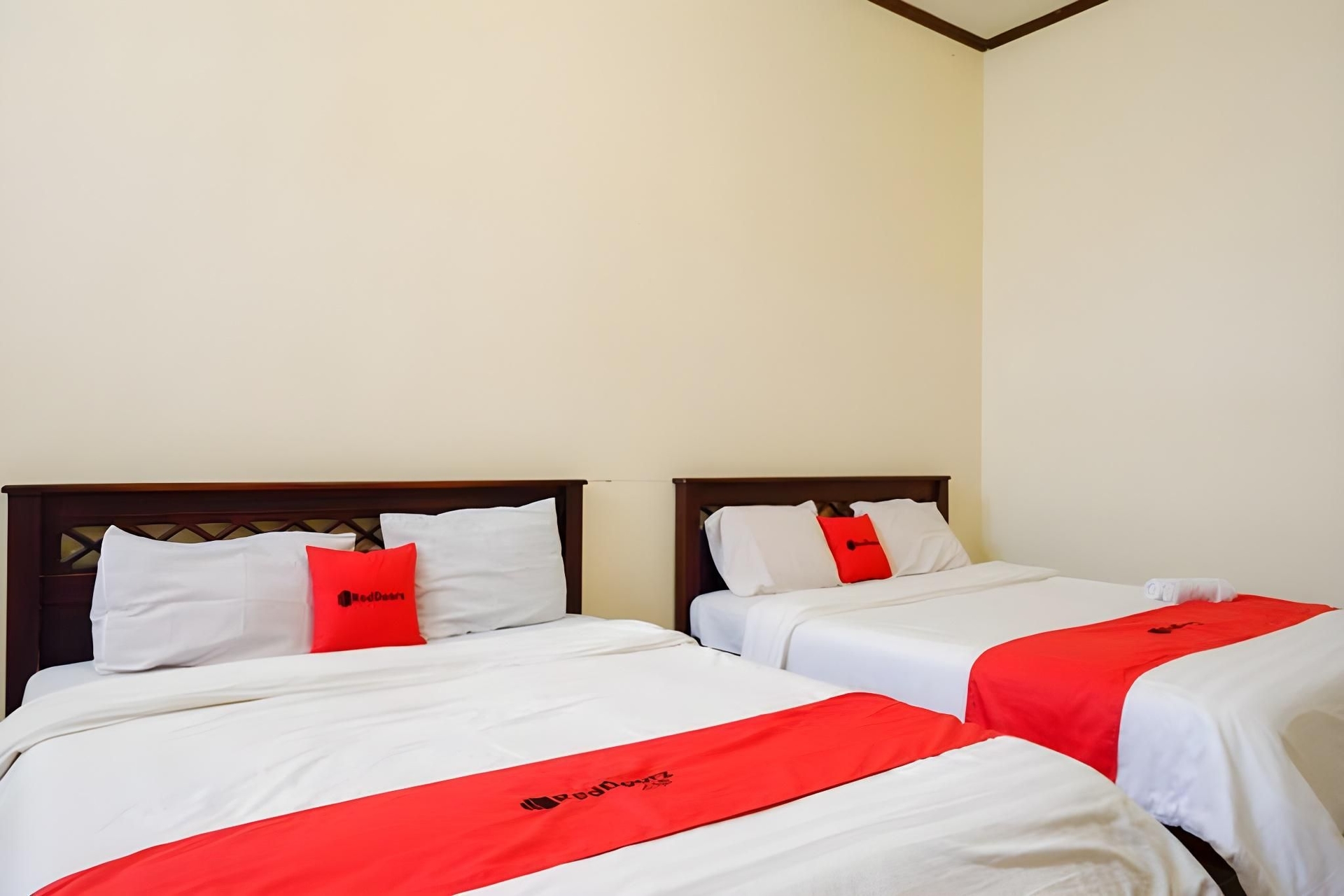 เรดดอร์ แอท โฮเต็ล ซิตรา อินดาห์ (RedDoorz @ Hotel Citra Indah)2