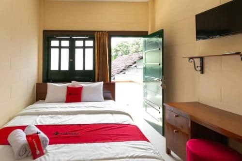 RedDoorz Room