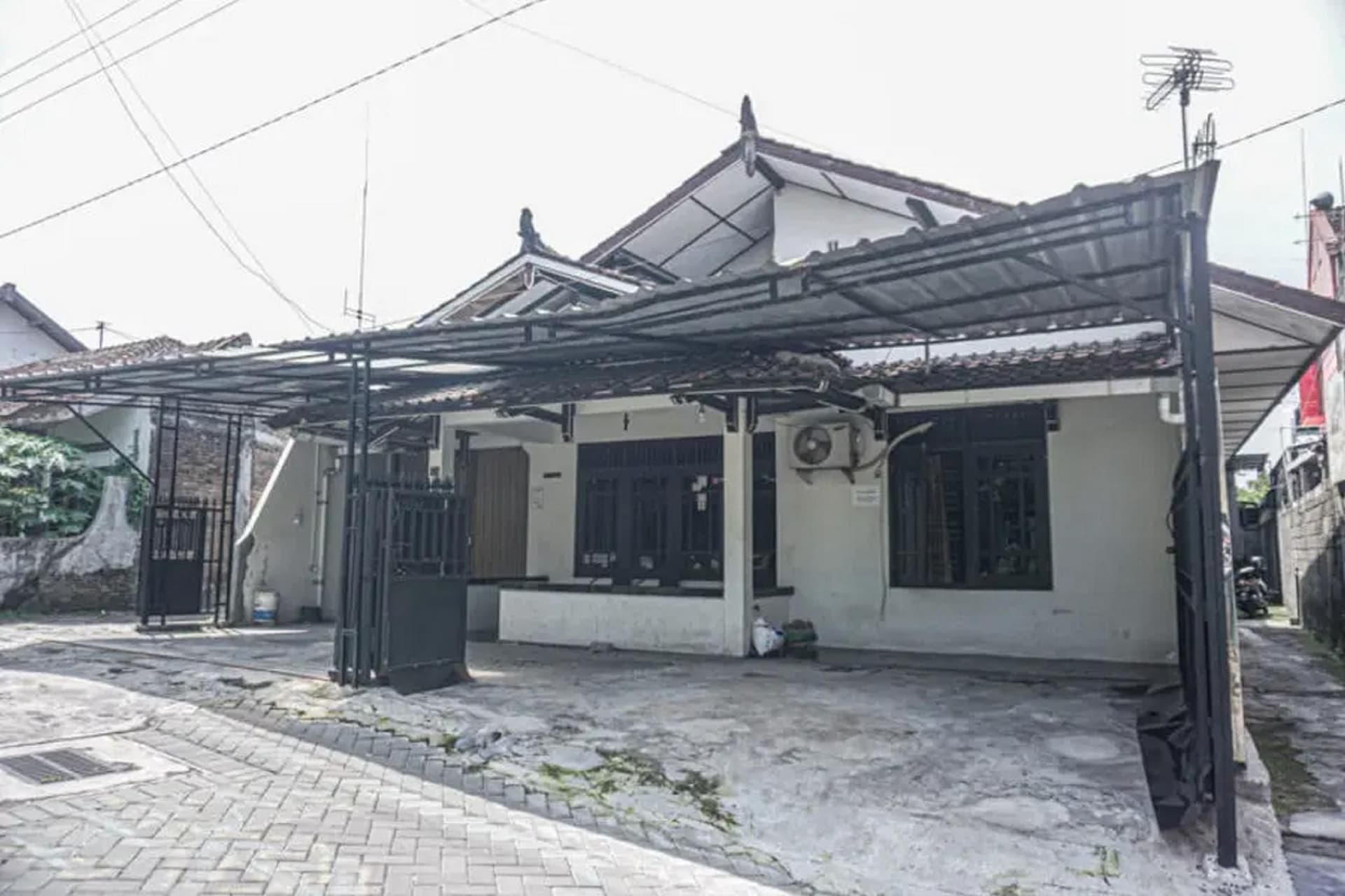 RedDoorz @ Berlian Homestay Malioboro Yogyakarta RedDoorz @ Berlian Homestay Malioboro Yogyakarta