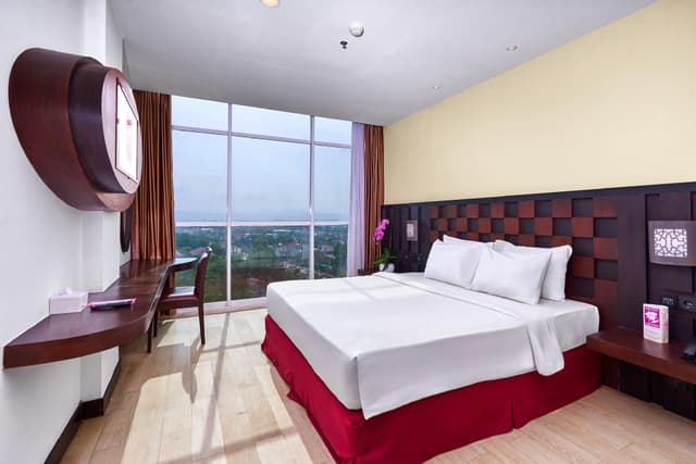 Deluxe Queen Room