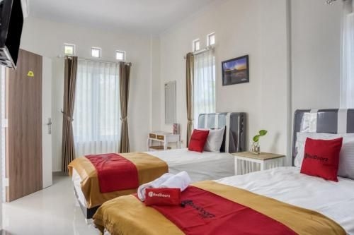 เรดดอร์ซ ชาเรียะฮ์ เนียร์ ตามัน เปลางี มอนจาลี (RedDoorz Syariah near Taman Pelangi Monjali)4