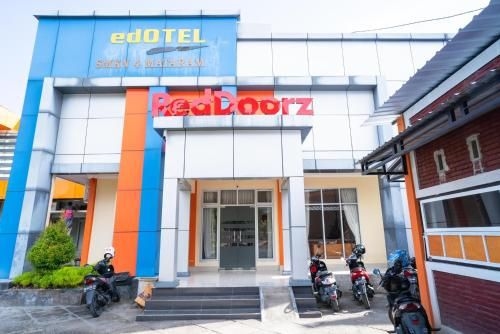 เรดดอร์ซ แอท จาลัน เพนดิดิกัน มาตาราม (RedDoorz @ Jalan Pendidikan Mataram)0