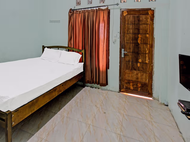 SPOT ON Room without Air Conditioning