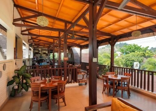 บรูญ่า วิลล่าส์ เรสเตอรองต์ แอนด์ สปา (Bruga Villas Restaurant and Spa)2