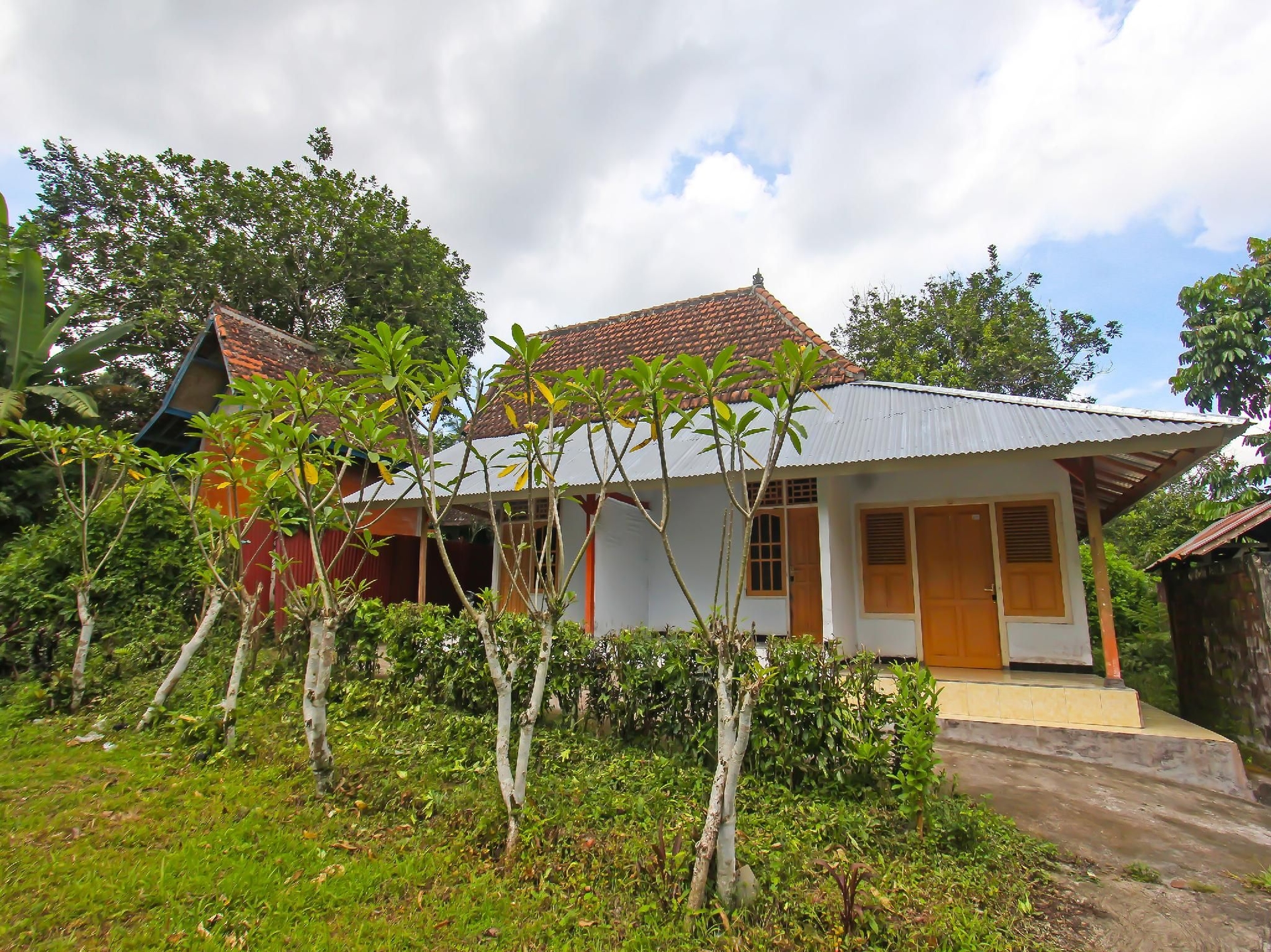SPOT ON 92567 Jati Homestay Near Taman Suranadi0