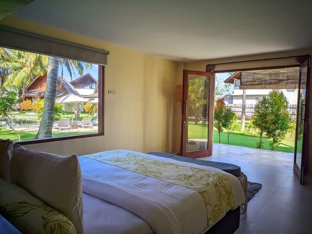 Standard Room, 1 King Bed, Pool View