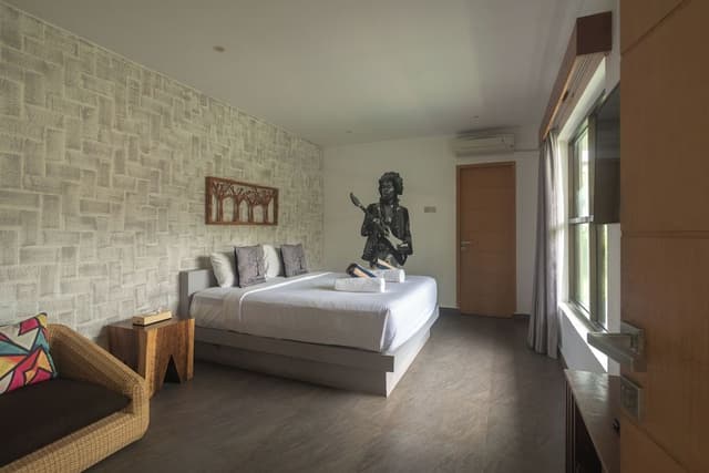 Suite, 4 Bedrooms, Pool View