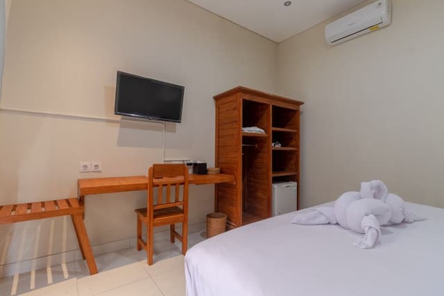 Deluxe Double Room, 1 King Bed, Non Smoking, Private Bathroom