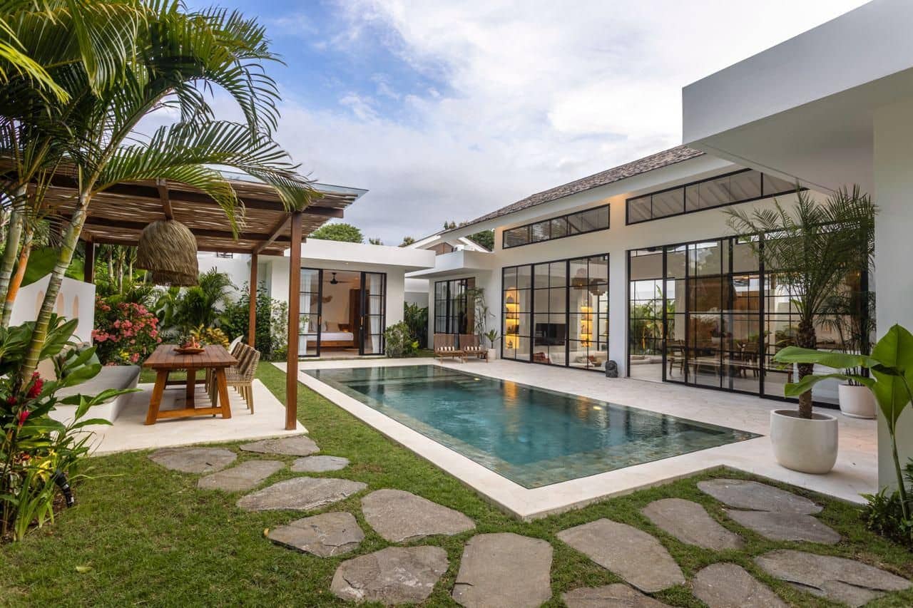 Family 4 bedroom villa with pool Family 4 bedroom villa with pool