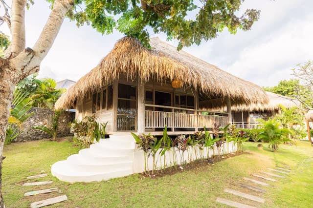 Bungalow with Balcony
