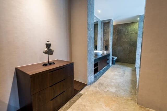 1 Master Bedroom