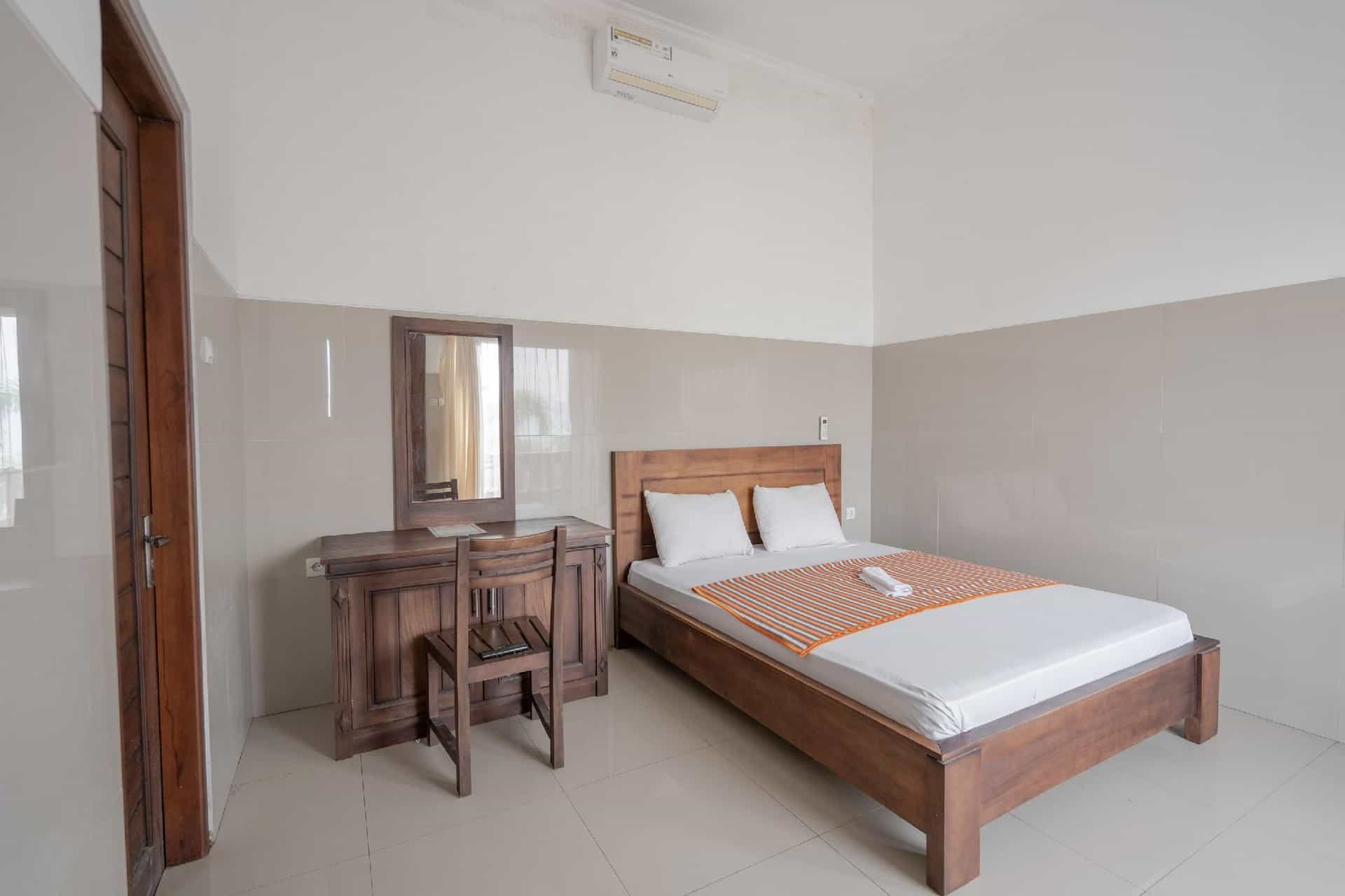 Rommeo Inn Lovina Mitra RedDoorz Rommeo Inn Lovina Mitra RedDoorz