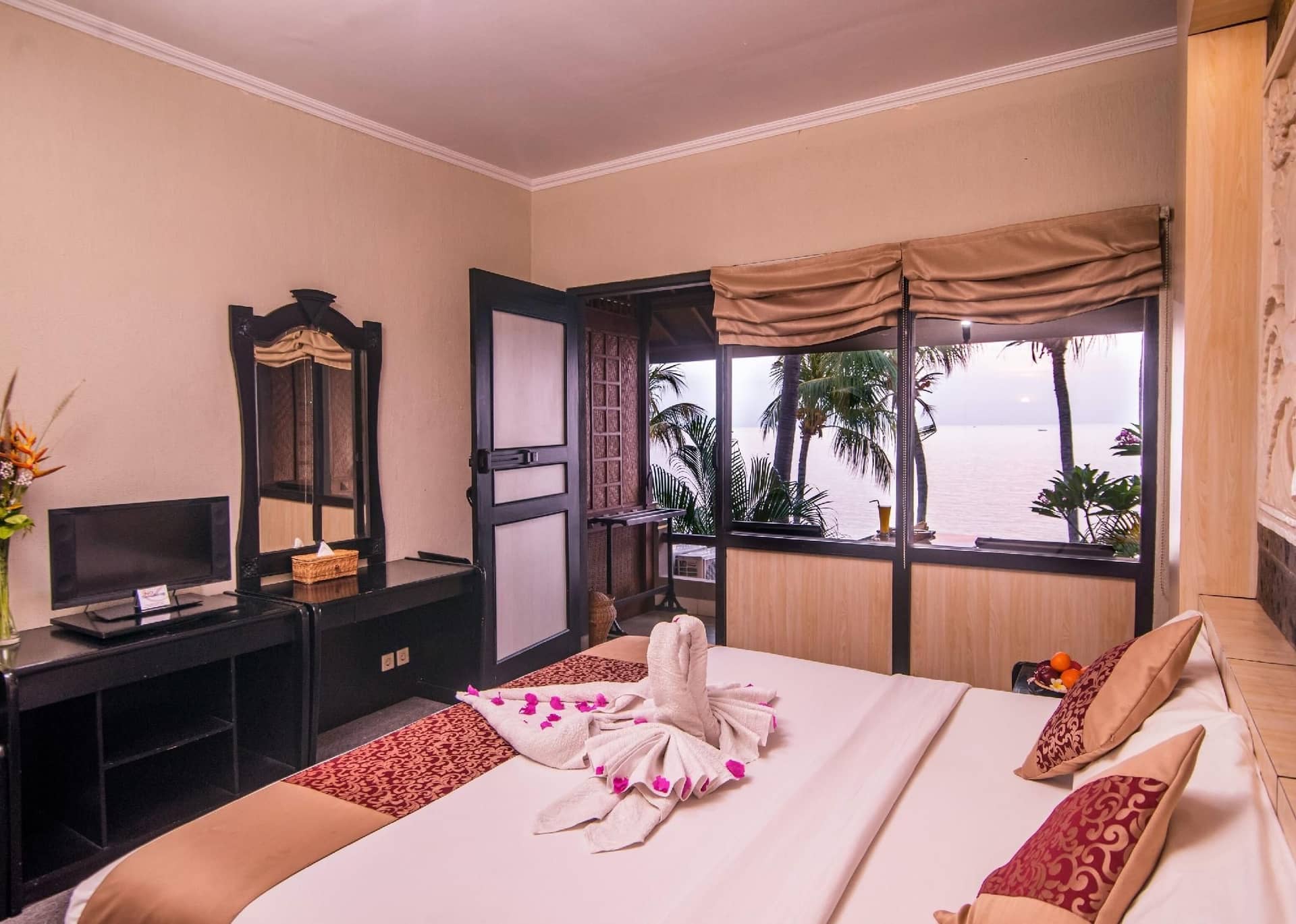 Nugraha Lovina Seaview Resort & Spa Nugraha Lovina Seaview Resort & Spa