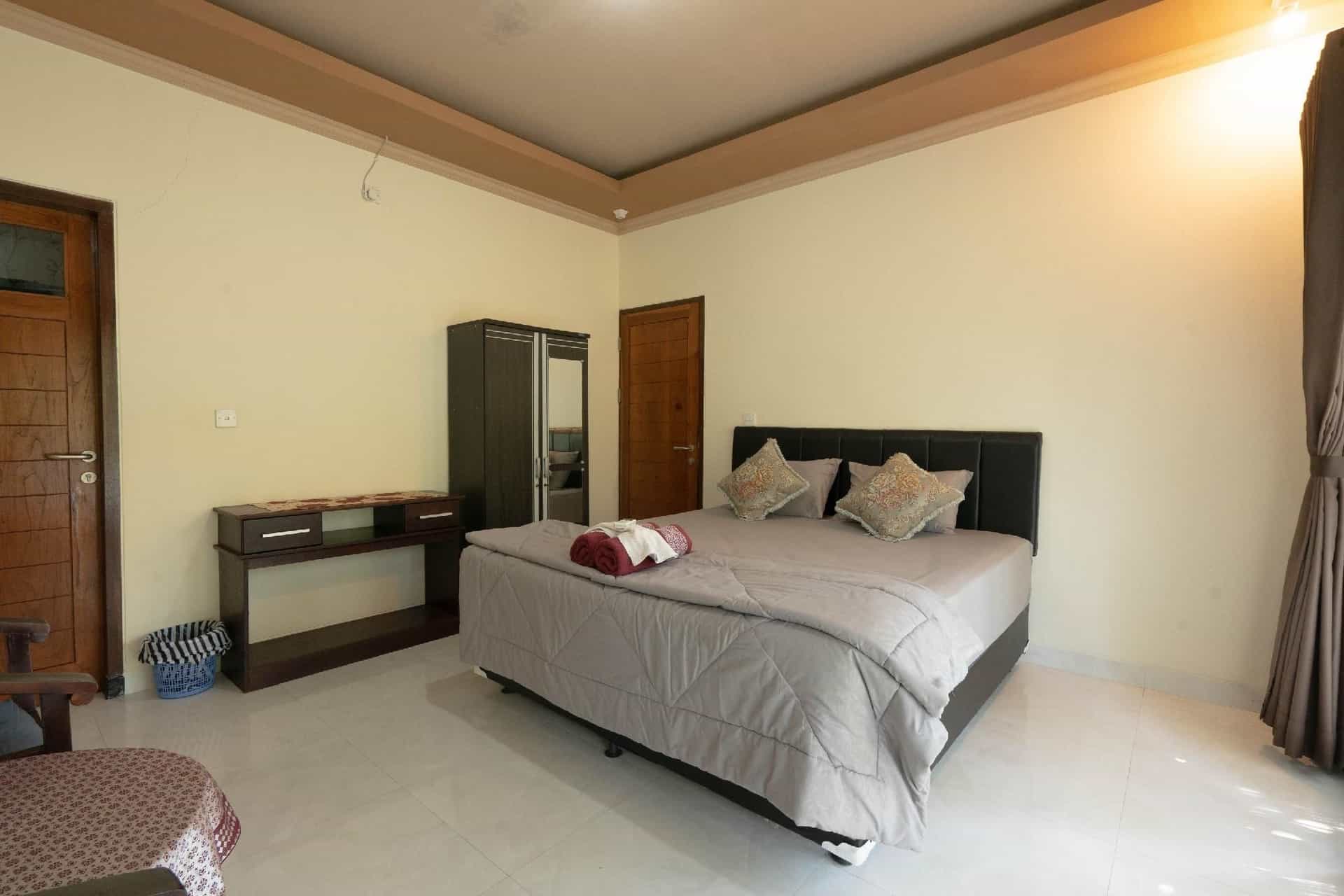Calm Haven Villa with Amabela Garden Lovina Mitra RedDoorz Calm Haven Villa with Amabela Garden Lovina Mitra RedDoorz