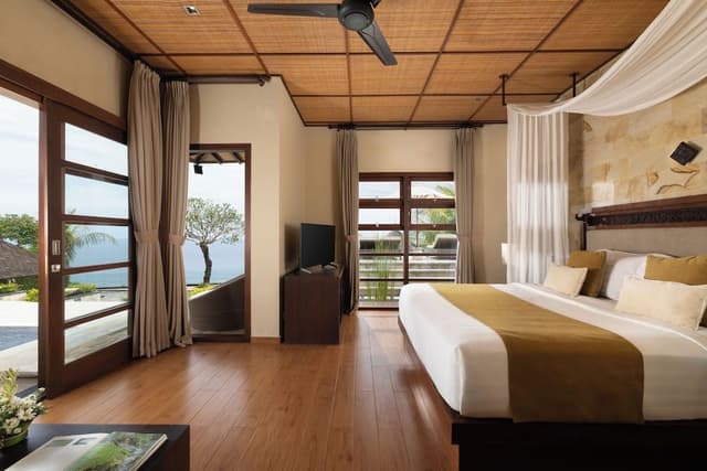 7 Bedroom Ocean View Pool Villa