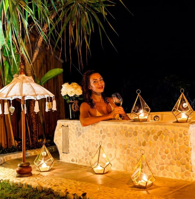 Superior Bubble, Bathtub, 100 m from the ocean
