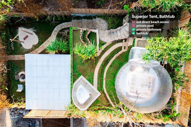 Superior Bubble, Bathtub, 100 m from the ocean