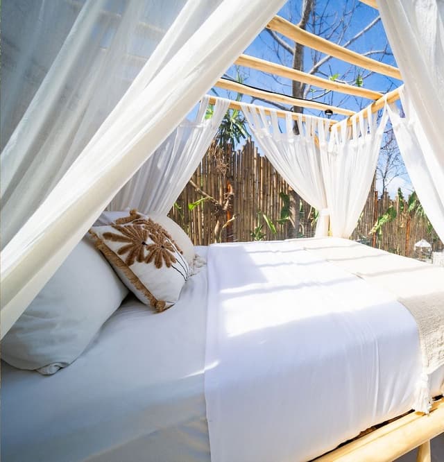 Superior Bubble, Bathtub, 100 m from the ocean