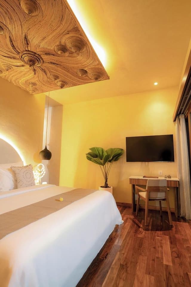 Suite with Pool Access