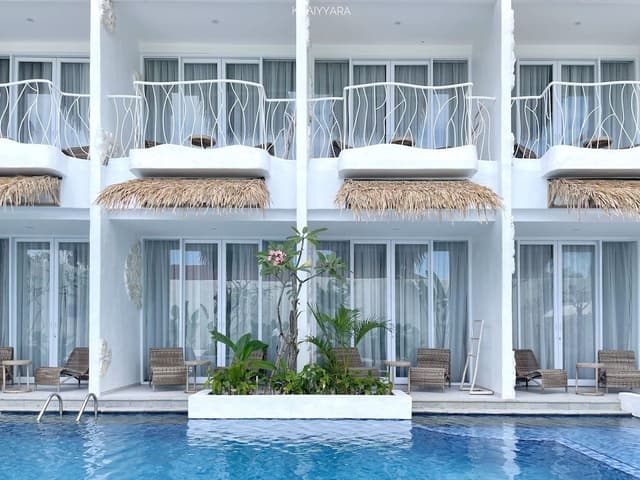 Deluxe Pool View Twin