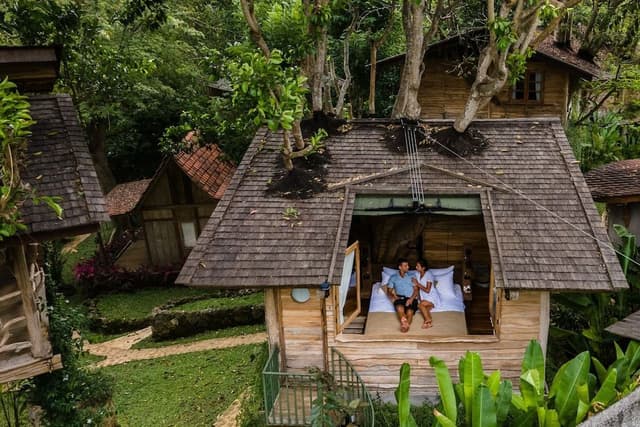 Honeymoon Tree House