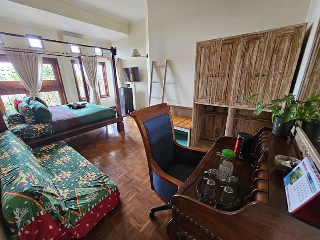 Junior Suite, 1 King Bed with Sofa bed, Hill View