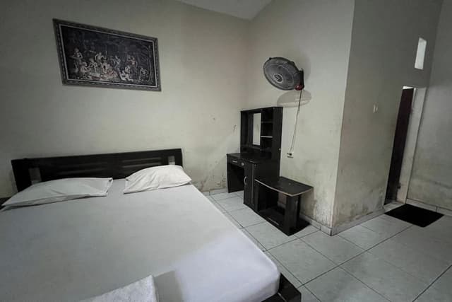 Economy Room