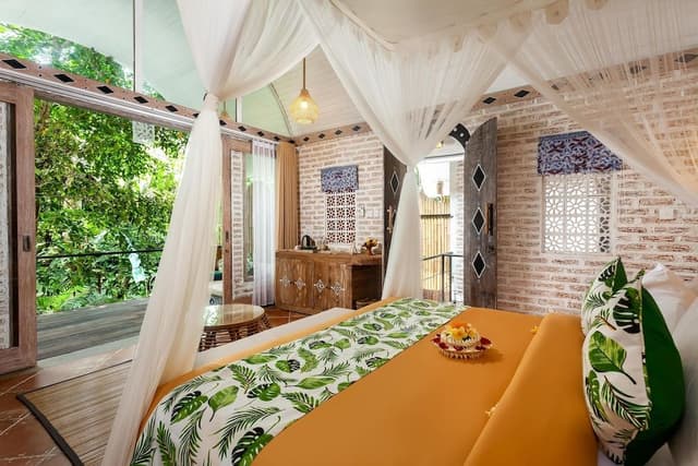 Suite with Garden View