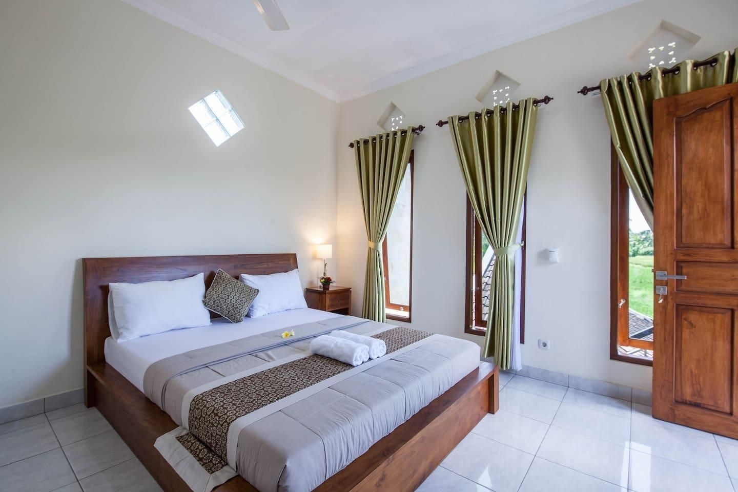 Ancut Sari in the rice fields Room 1 & AC4