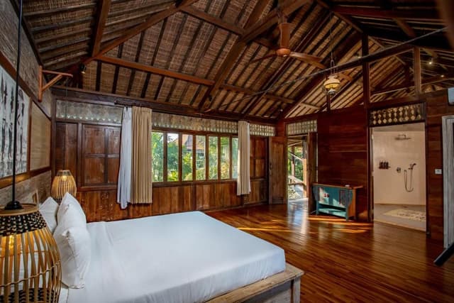 Three-Bedroom Villa with Private Pool and Rice Field View