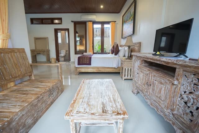 Deluxe Room, 1 King Bed, Garden View