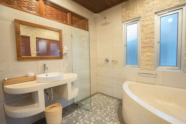 Luxury Suite, 1 King Bed, Valley View, Poolside