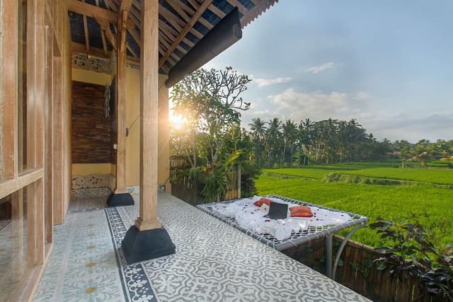 Villa with Garden View