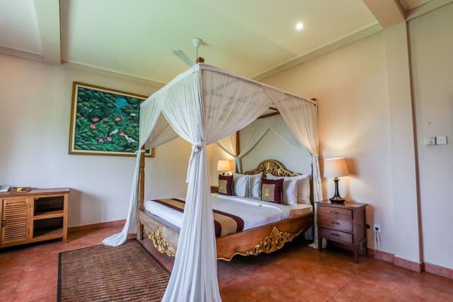 Classic Room, 1 Queen Bed, Bathtub, Garden View