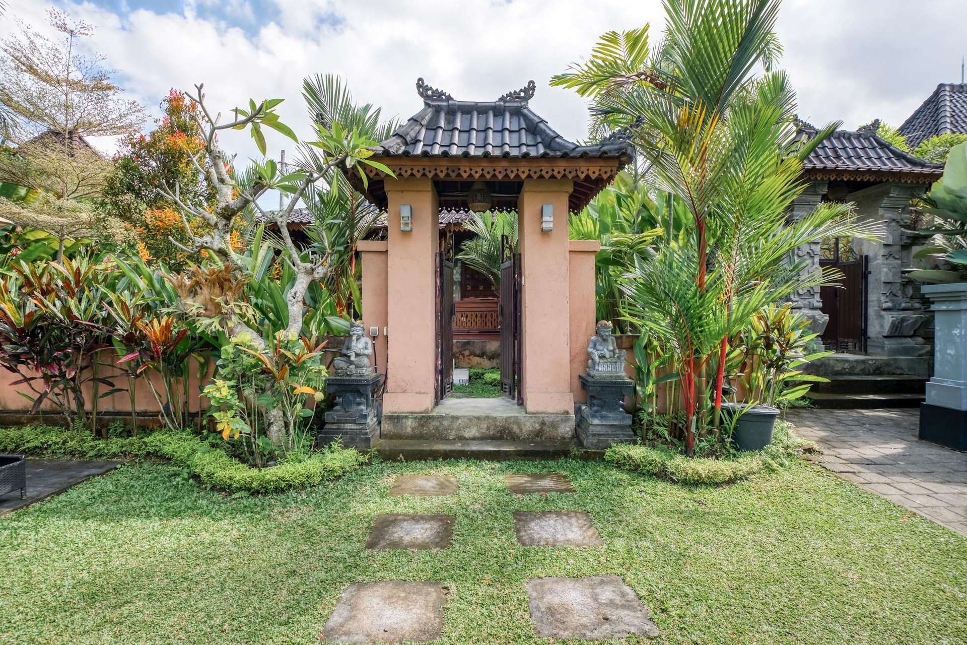 Puri Trisna Ubud0