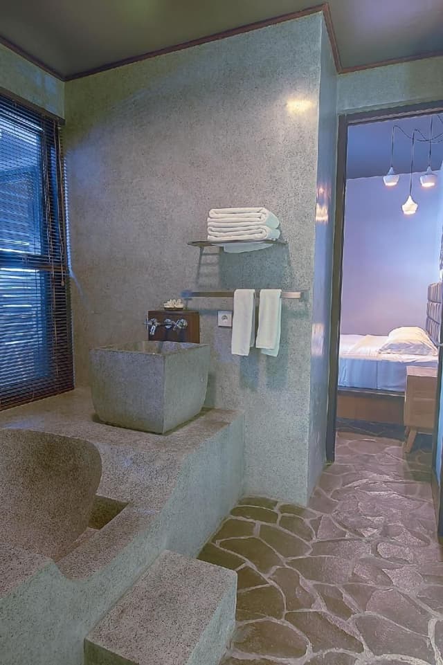Poolside Suite
