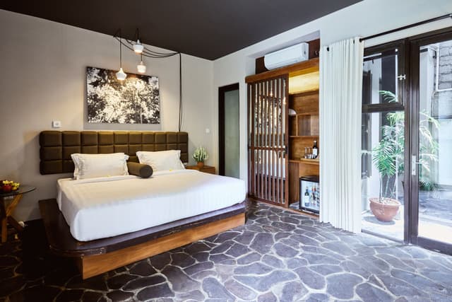Poolside Suite