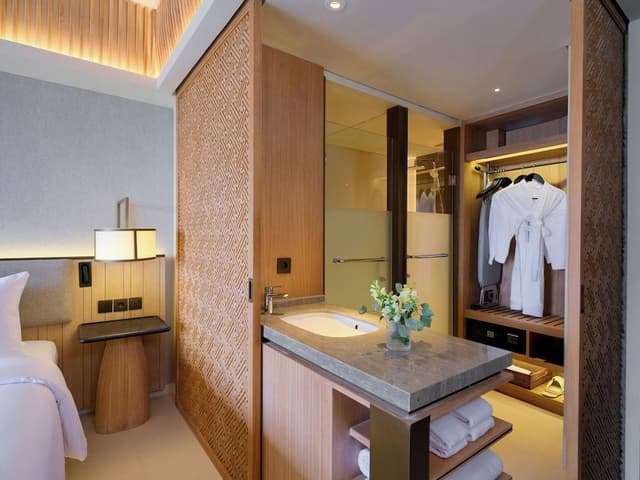 Superior room, balcony and pool view - 2 single beds