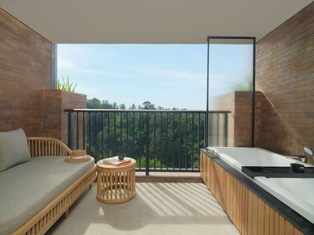Deluxe room, balcony and forest view - 1 king bed