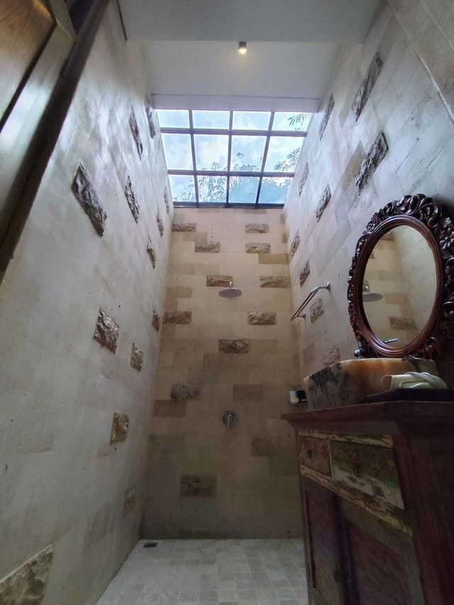 Honeymoon Suite