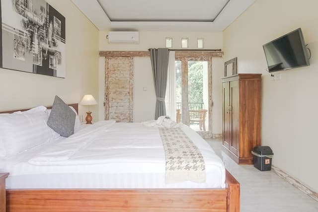 Deluxe Room Balcony with Jungle View