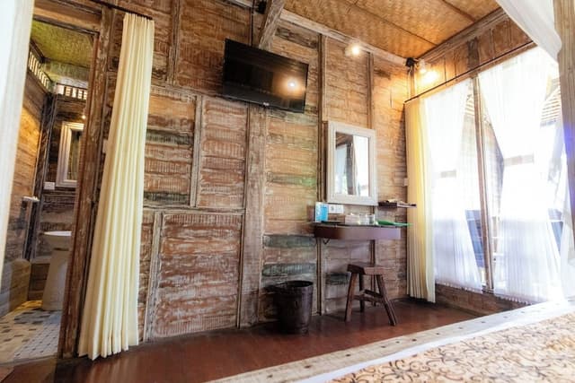 Deluxe Room, Pool View