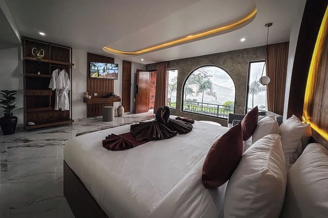 Suite with Mountain View