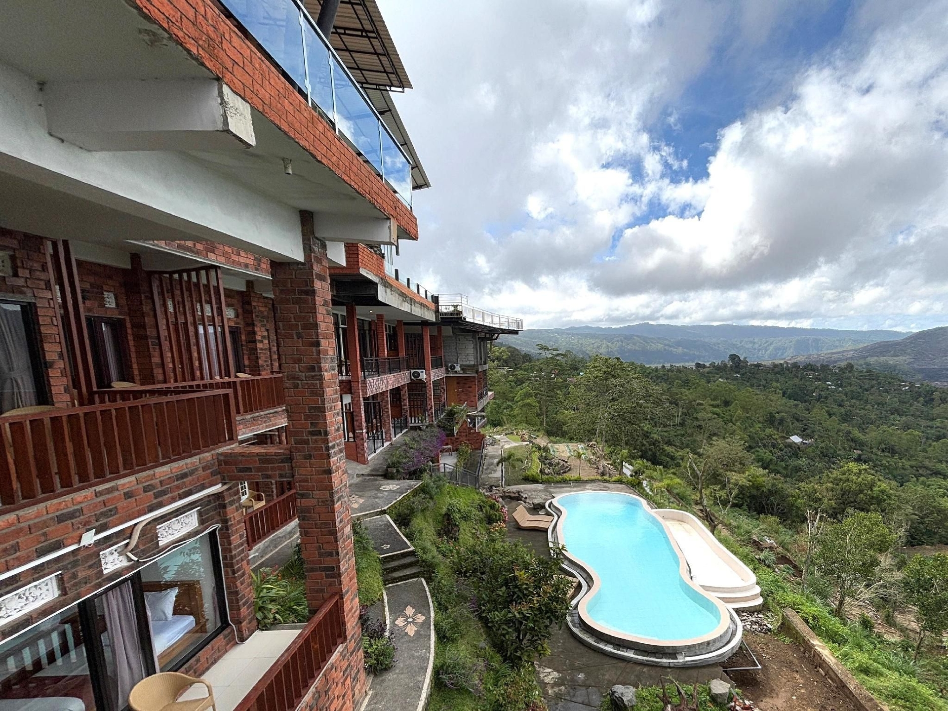 Caldera Hotel & Restaurant0