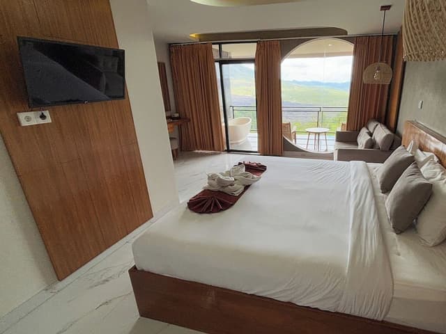 Suite with Mountain View