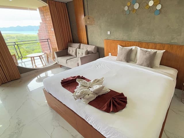 Suite with Mountain View